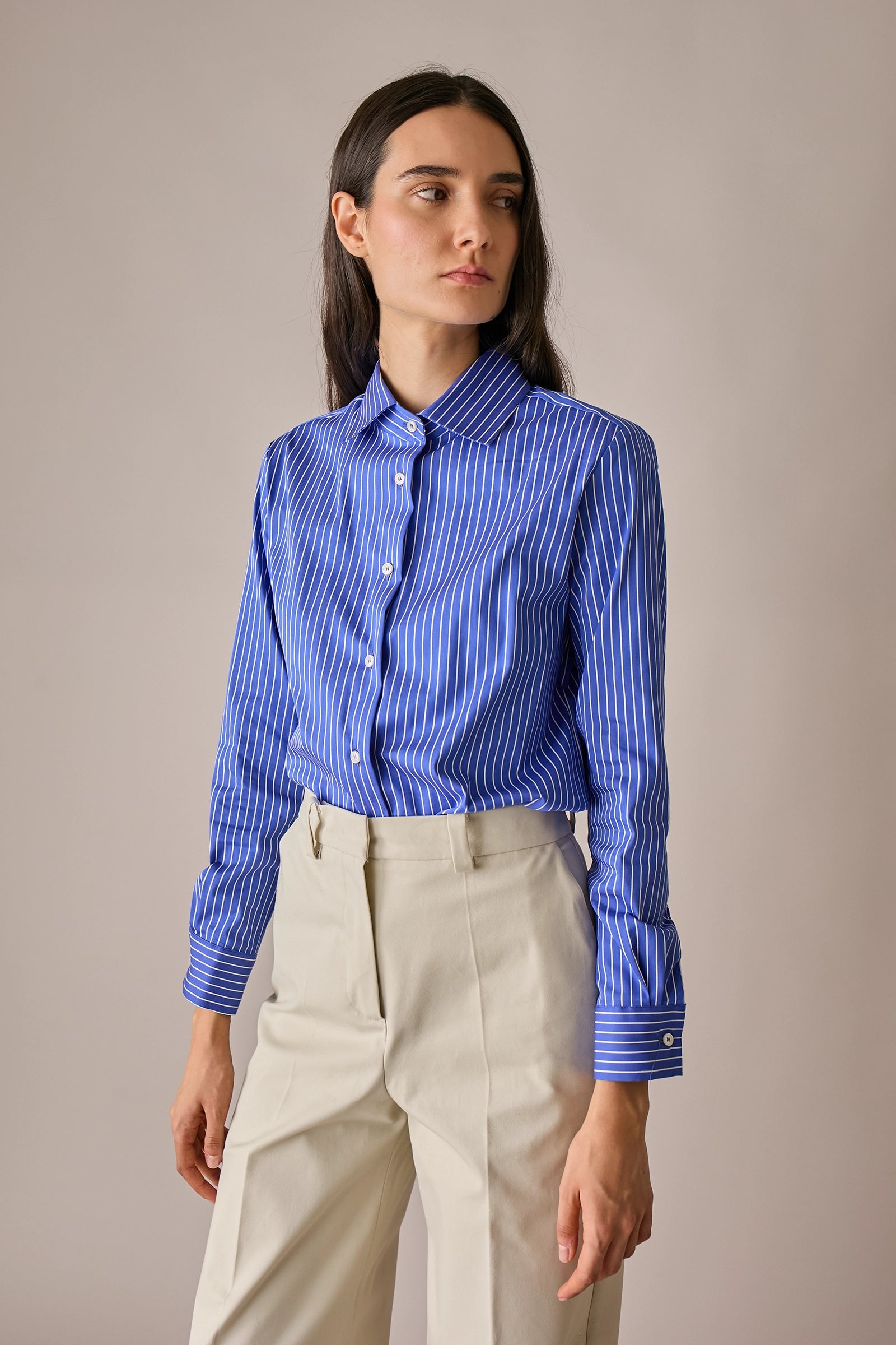 camicia classica in cotone elasticizzato, abbottonatura frontale, righe blu-bianco