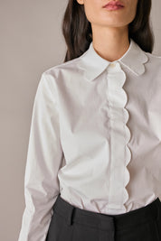 camicia magherita, profili smerlati su colletto e abbottonatura, bianco