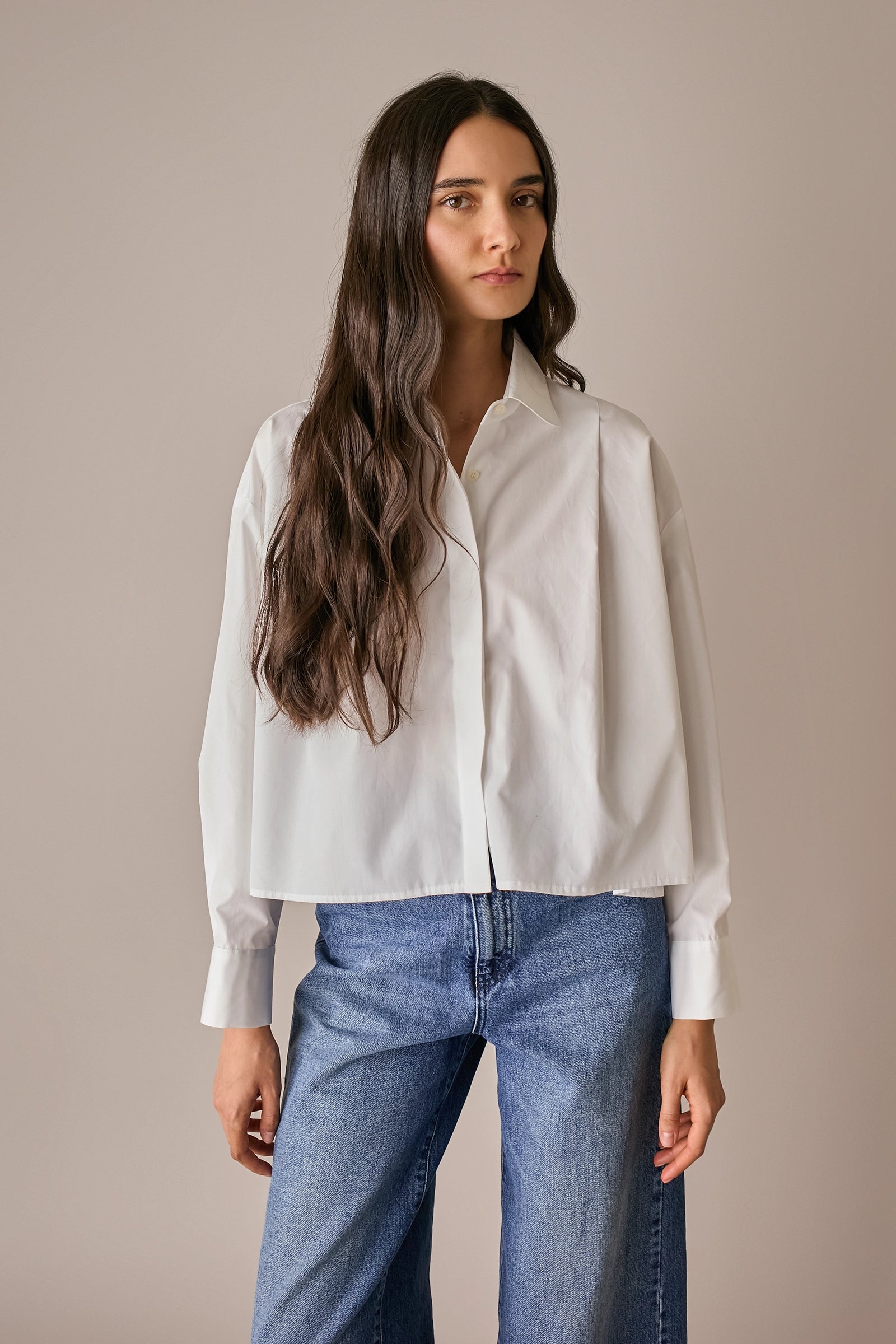 camicia boxy con pieghe bianco, modello boxy (a scatolina)