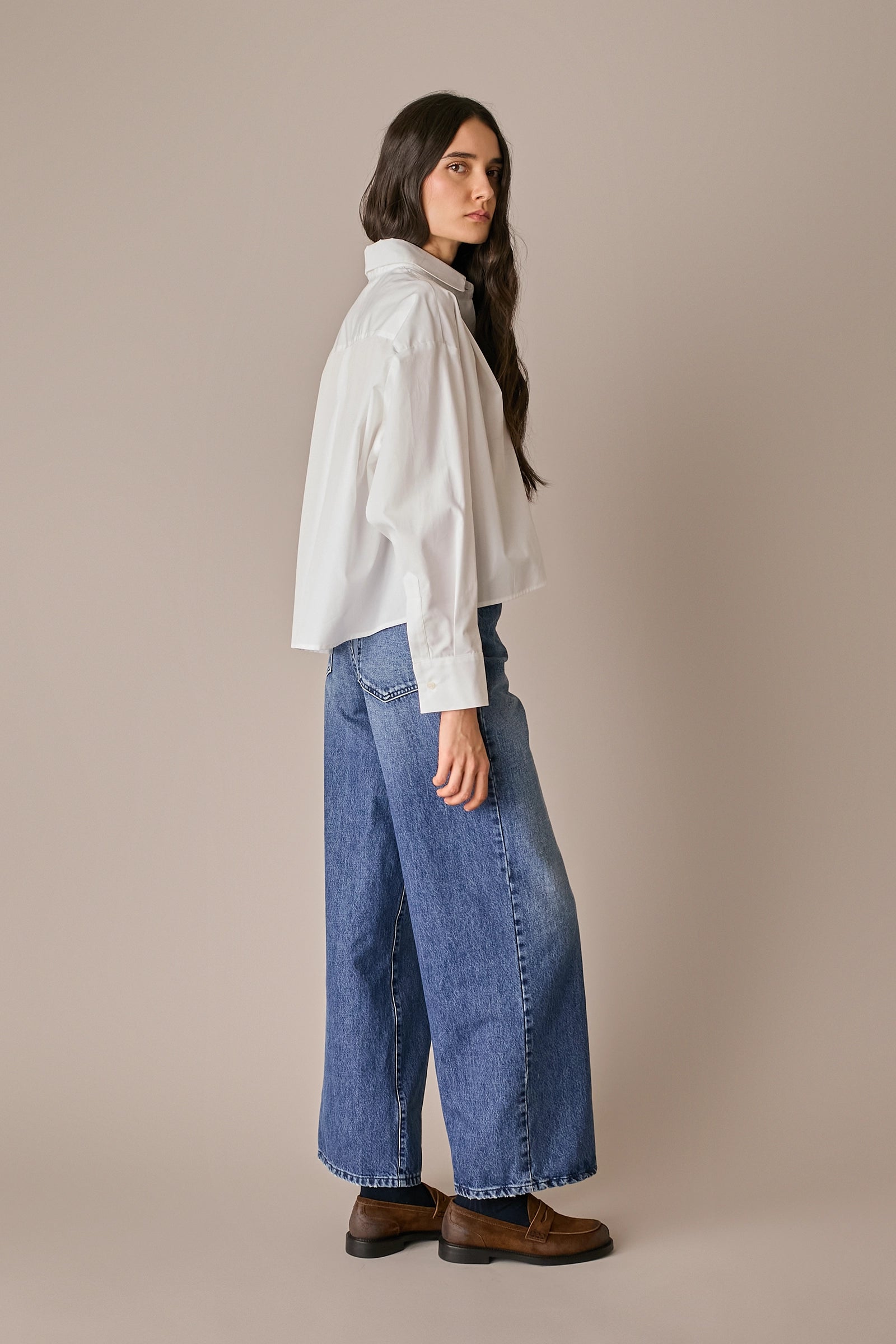 camicia boxy con pieghe azzurro, modello boxy (a scatolina)