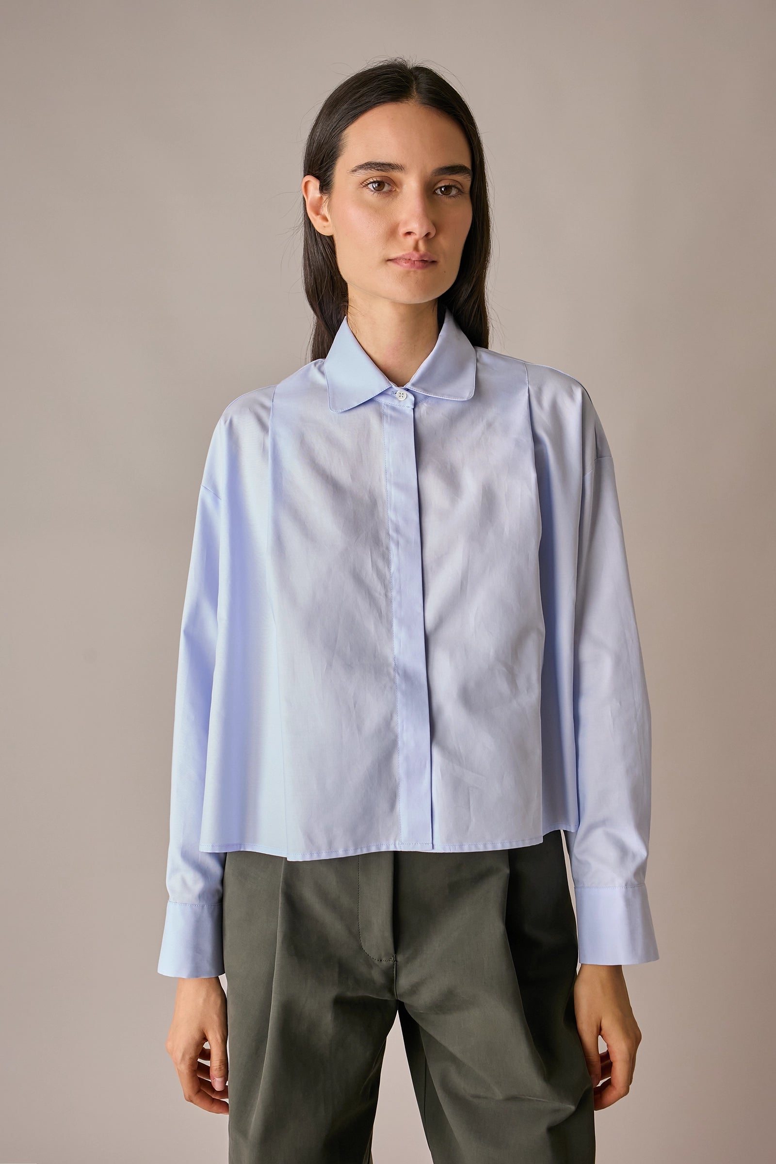 camicia boxy con pieghe, pieghe frontali e posteriori, azzurro