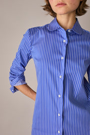 camicia in cotone stretch con colletto stondato, orlo stondato, righe blu-bianco