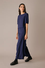 top in crêpe con maniche corte, mezze maniche con bottoncini rivestiti, blu navy