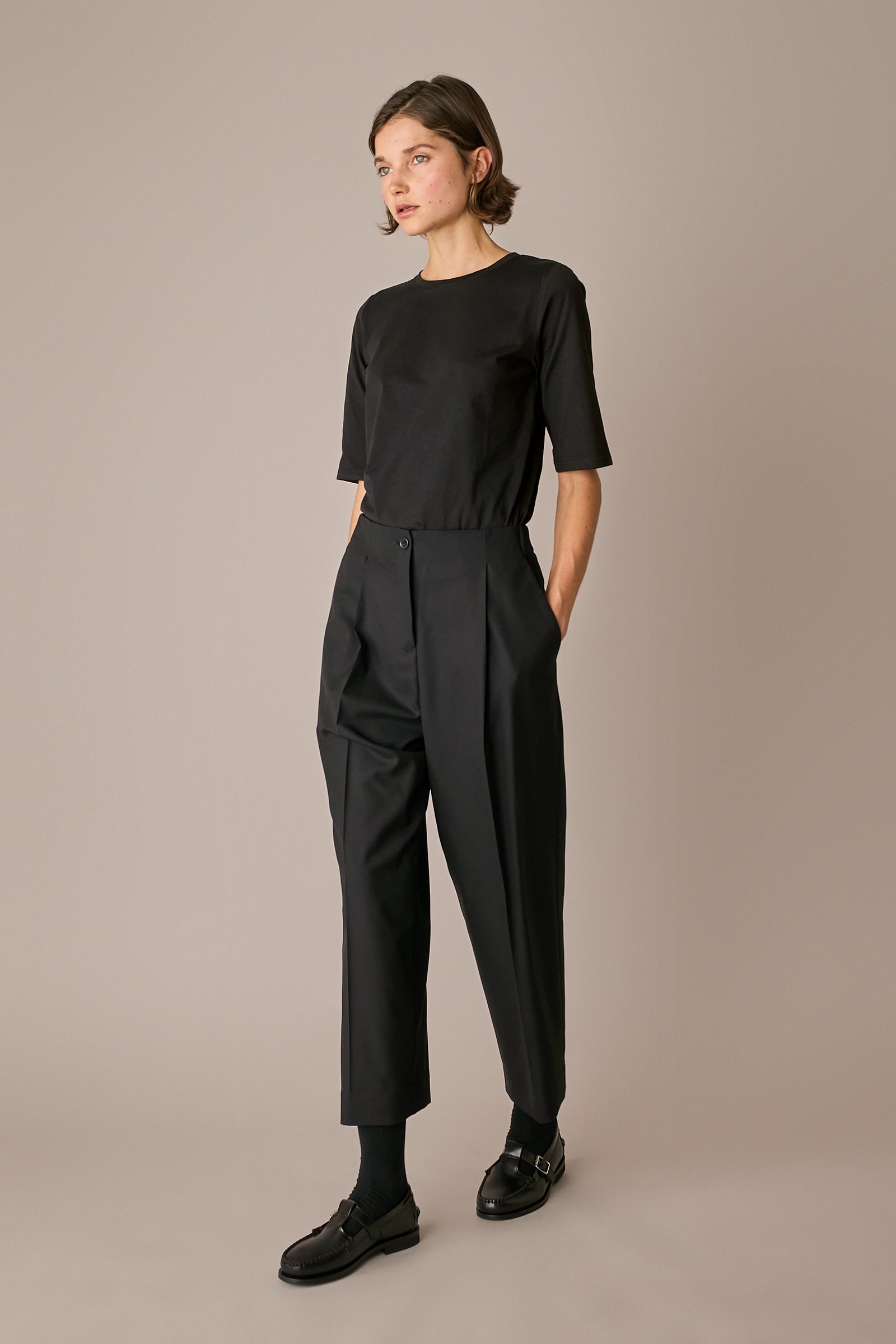 pantaloni in lana e cashmere con vita elastica nero, piega frontale e posteriore
