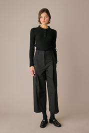 pantaloni in cotone con pinces, gamba dritta e ampia, nero