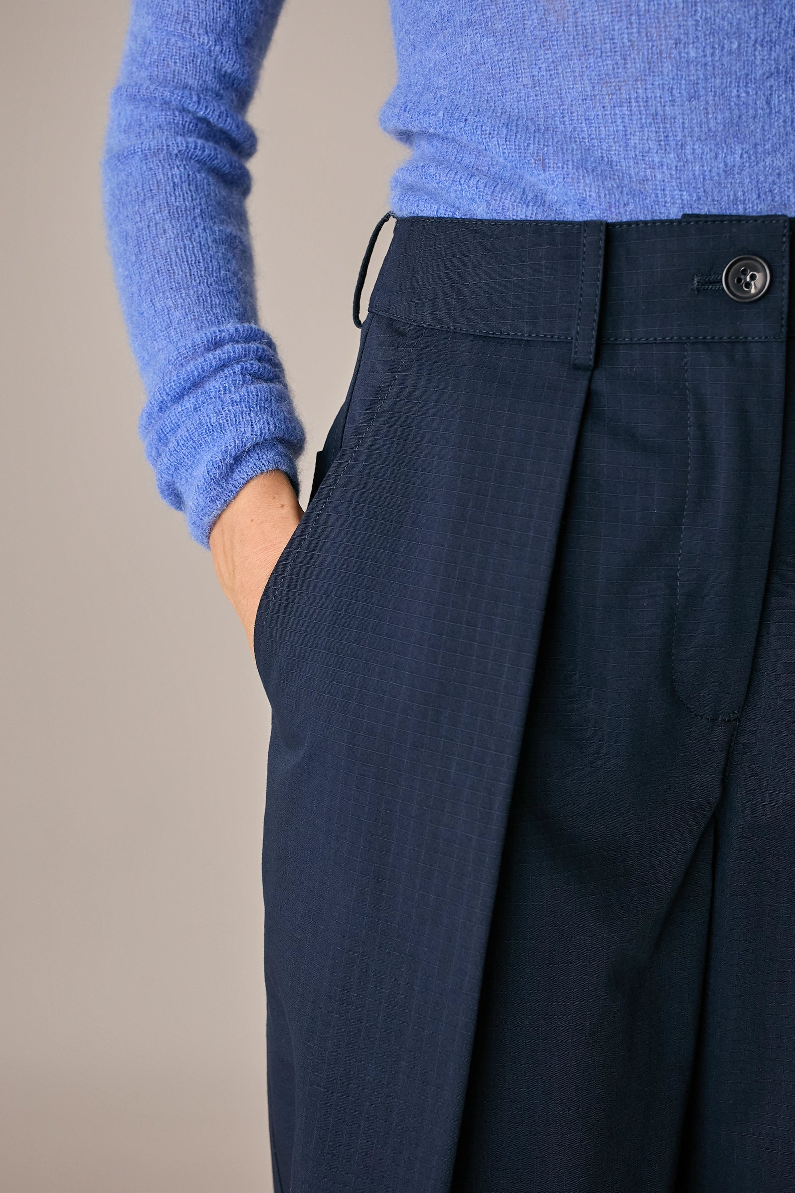 pantaloni balloon in cotone ripstop, silhouette balloon, blu navy