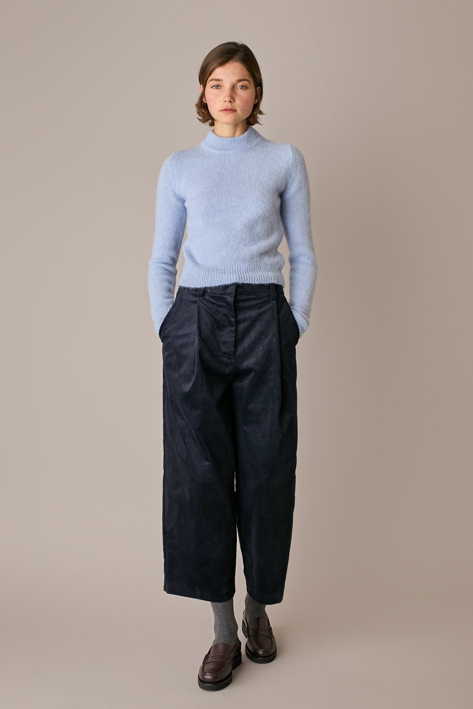 pantaloni wide-leg in velluto a coste, chiusura con cerniera e passanti per cintura