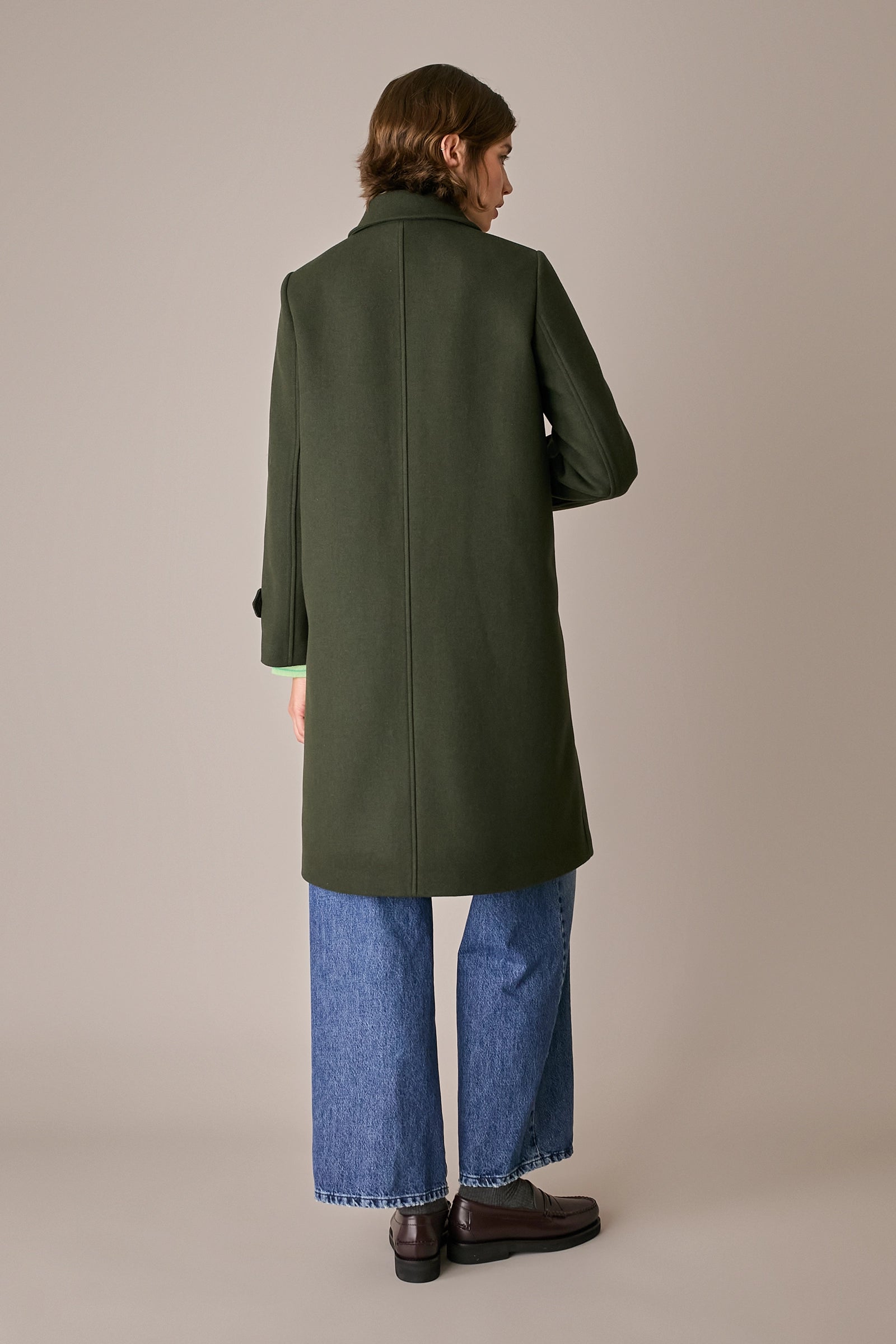 cappotto in lana vergine, abbottonatura frontale, verde bosco