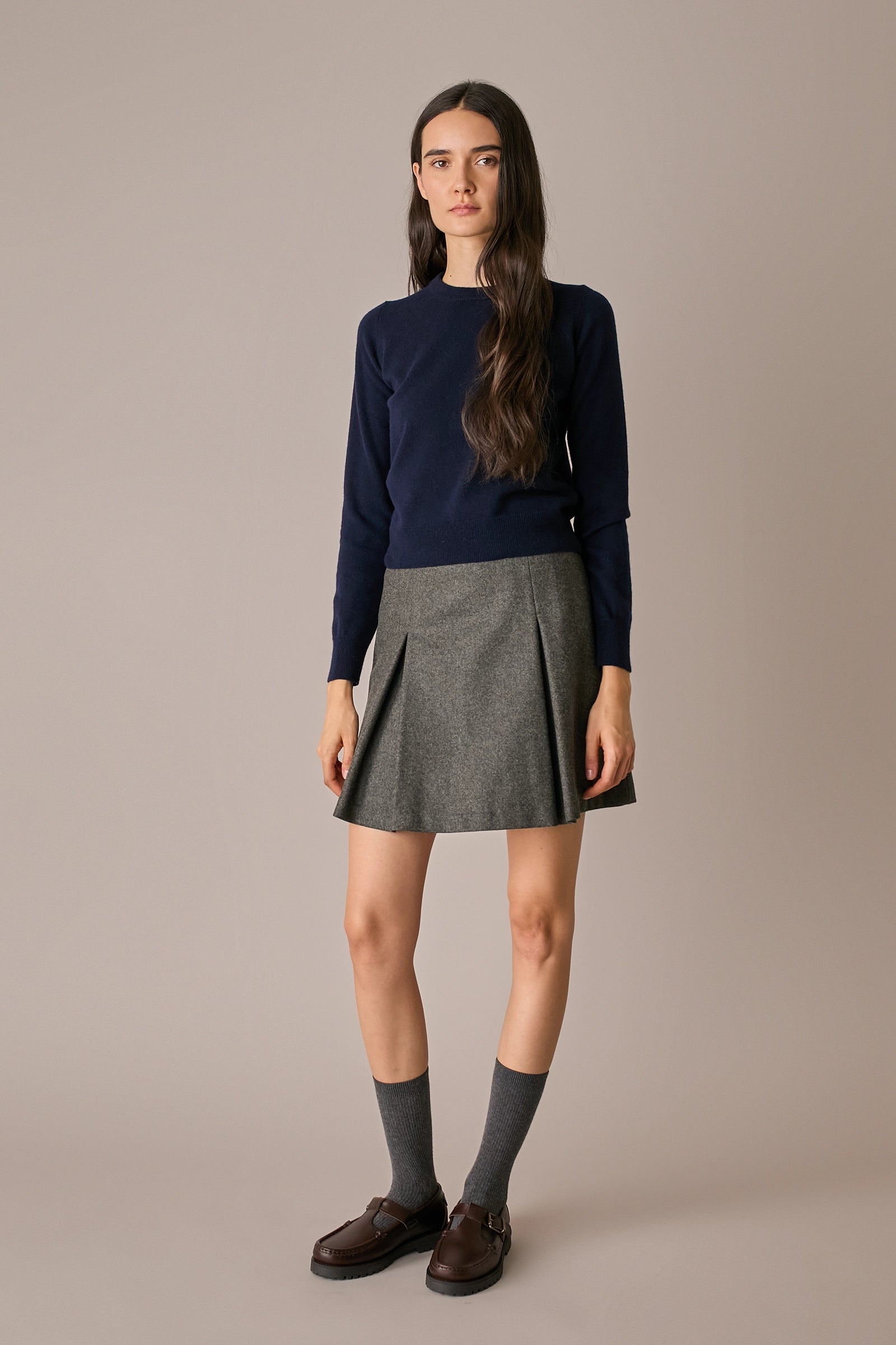 gonna in lana con martingale grigio scuro, chiusura con zip laterale, foderata