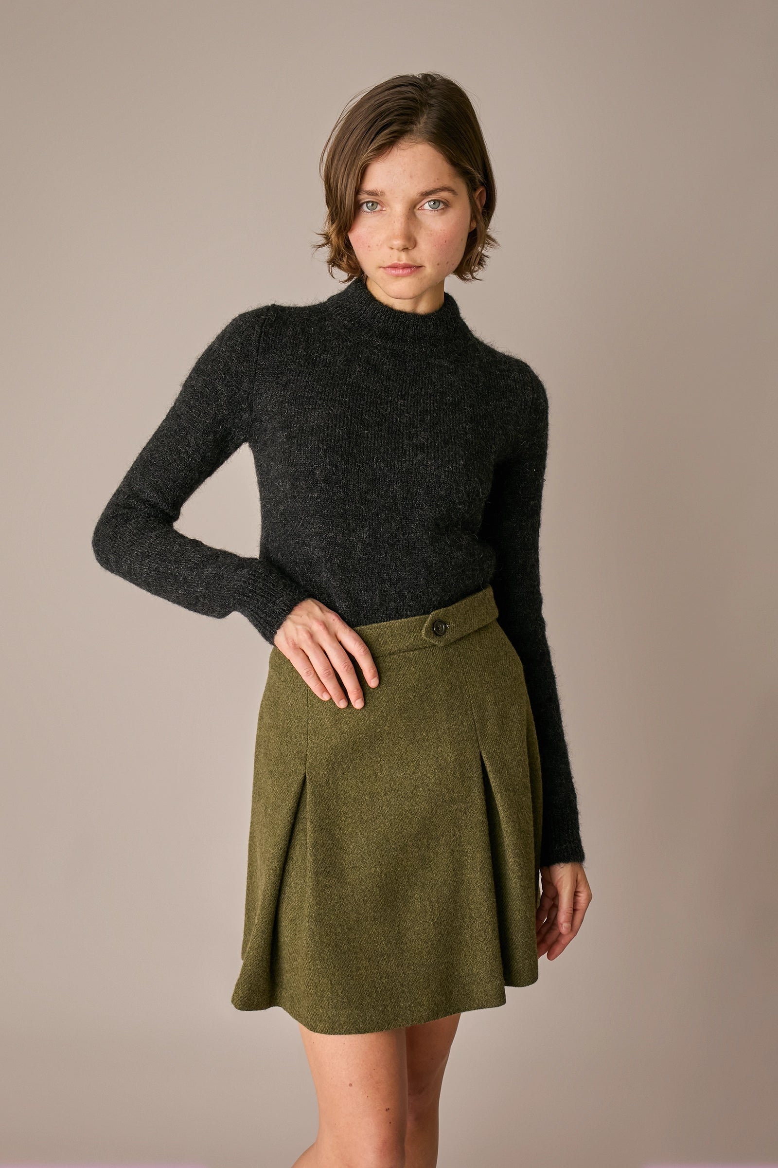 gonna in lana con martingale, chiusura con zip laterale, muschio