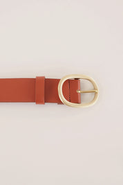 Cintura in pelle con fibbia ovale