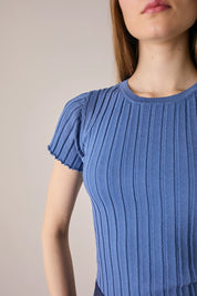 Maglia a costine con bordi arricciati