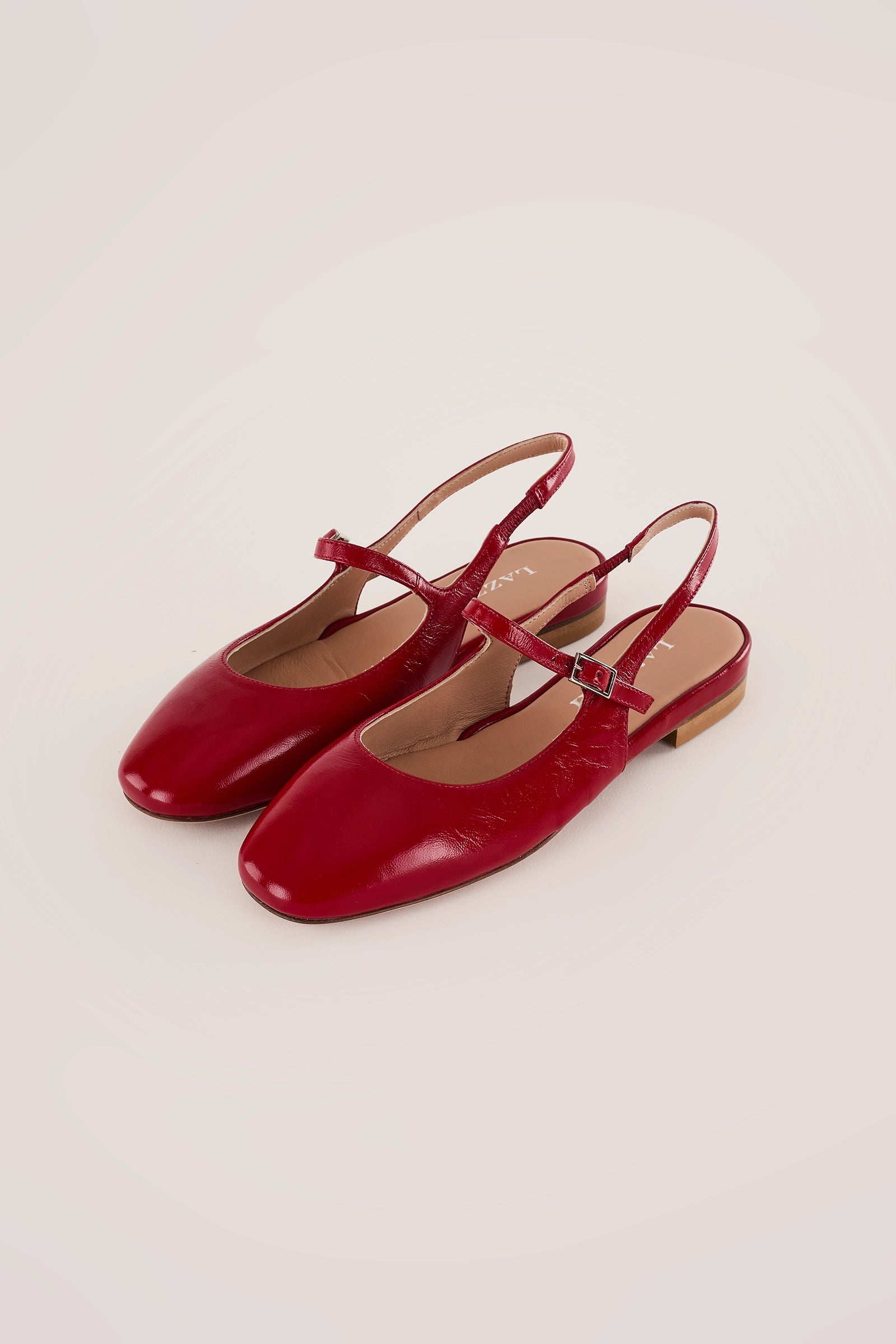 Round-toe slingbacks