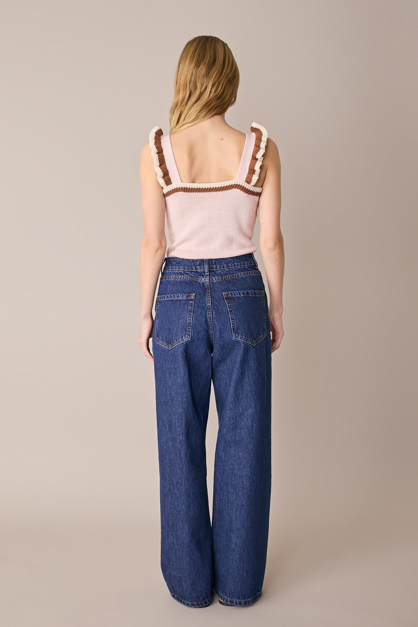 Top in maglia con volant