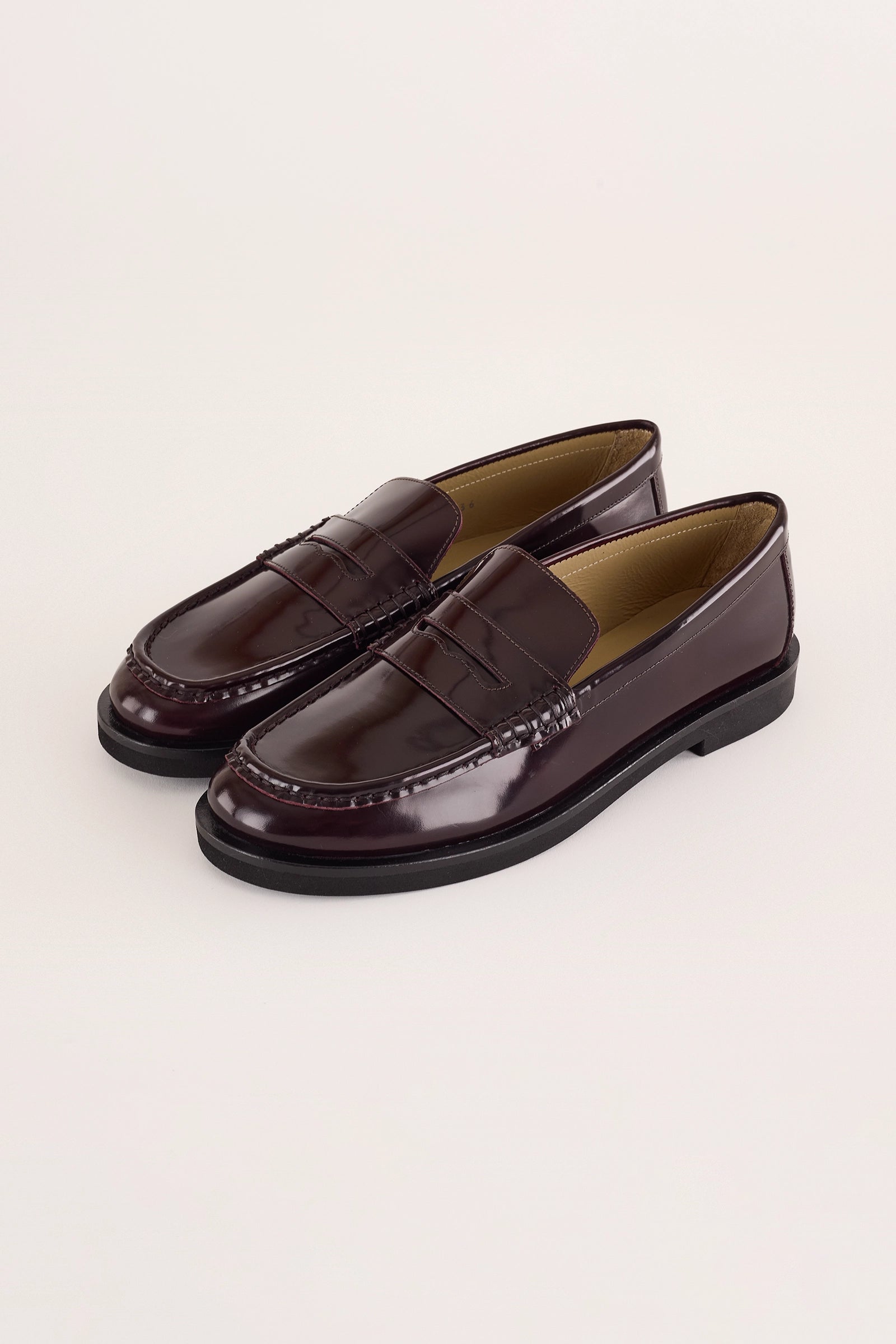mocassini lucidi con punta stondata, made in italy, abrasivato bordeaux