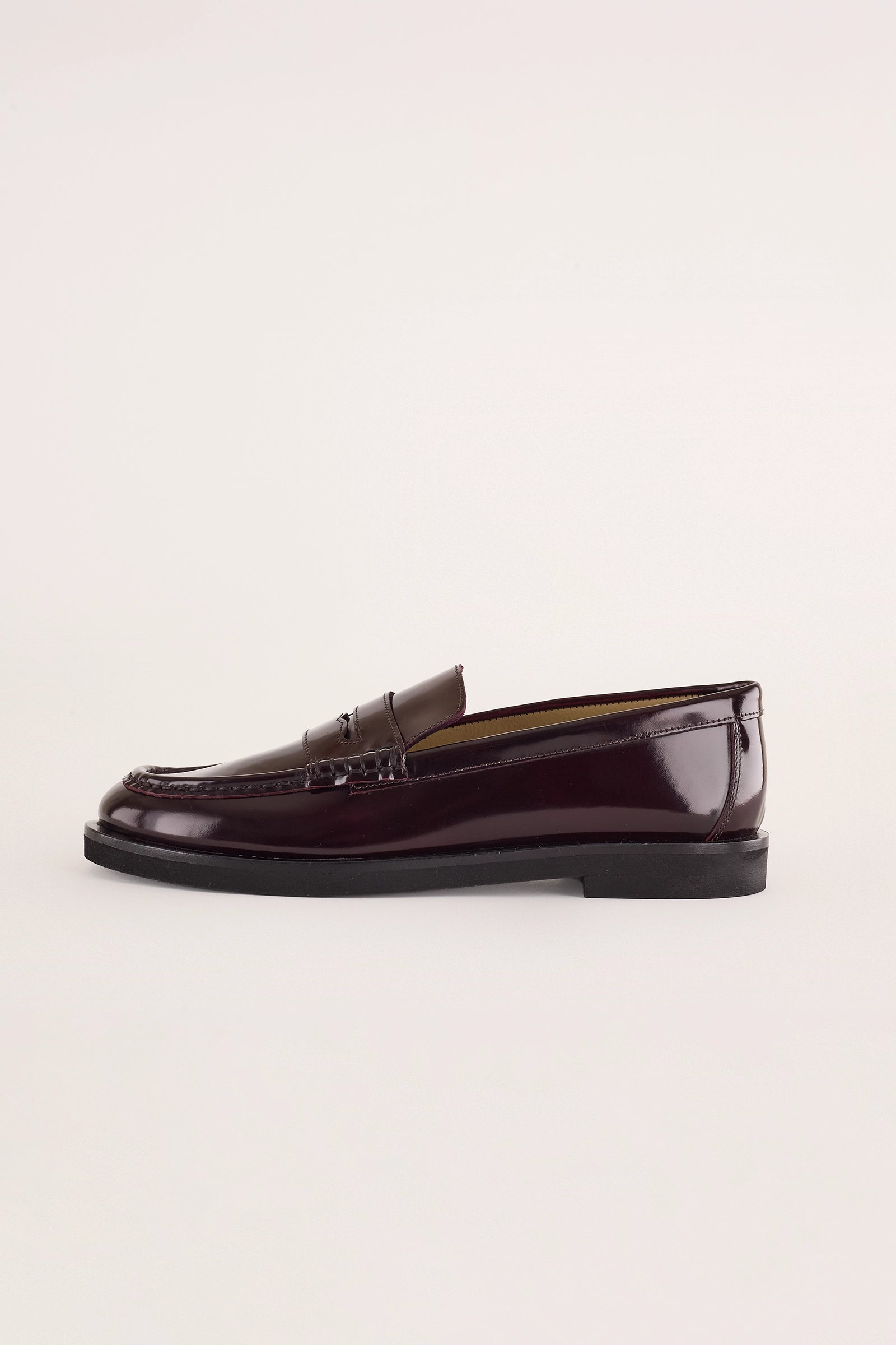 mocassini lucidi con punta stondata abrasivato bordeaux, pelle abrasivata
