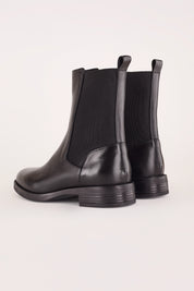 chelsea boots con fondo in gomma, vera pelle, nero