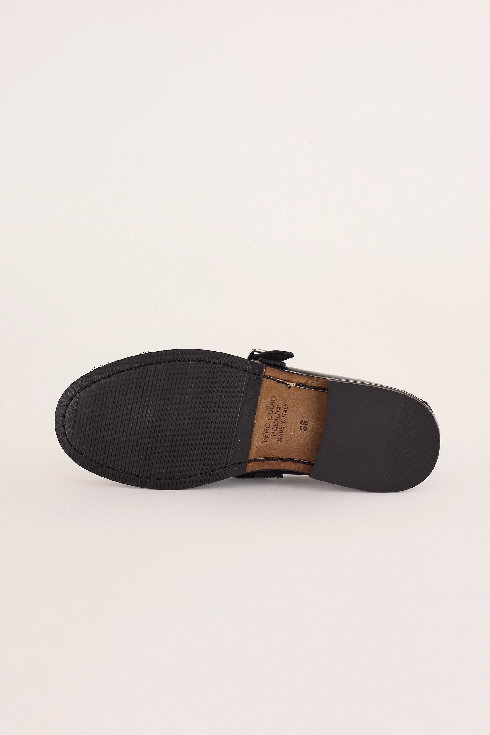 mocassini t-bar con suola in cuoio camoscio bruciato, made in italy