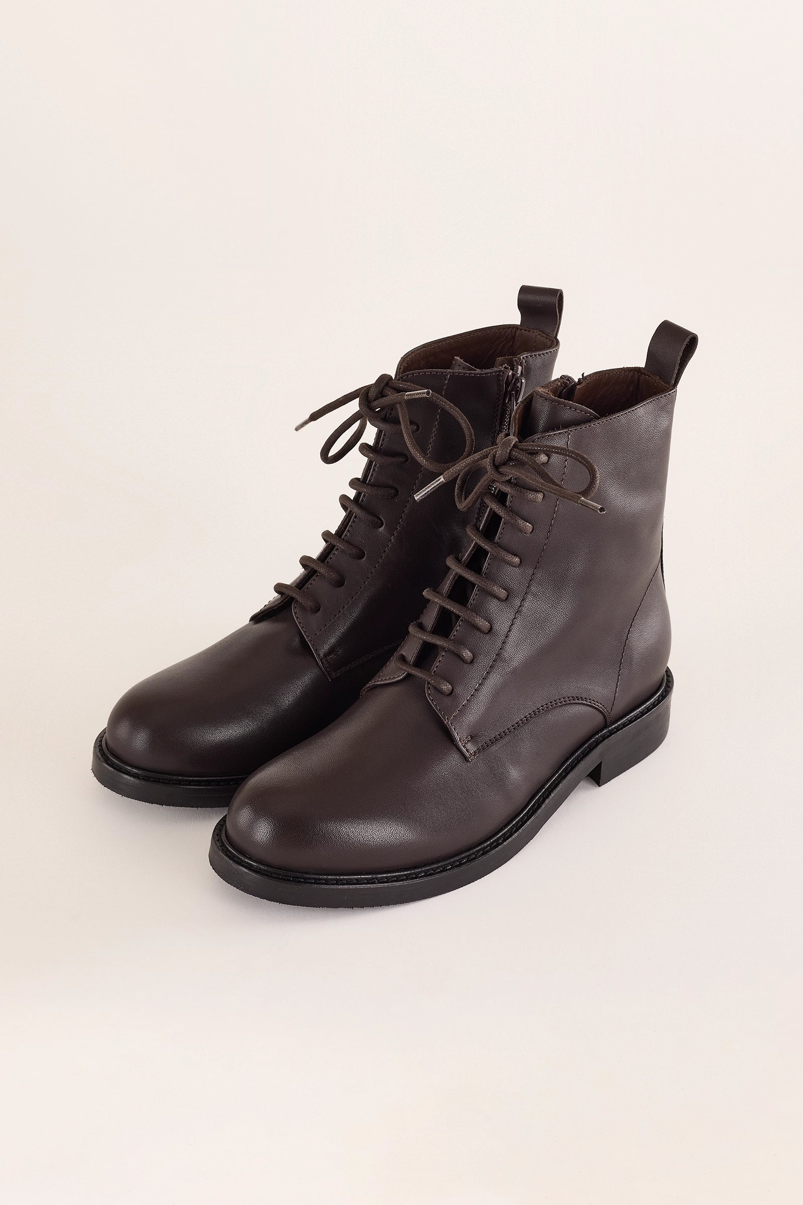 stivaletti stringati nero