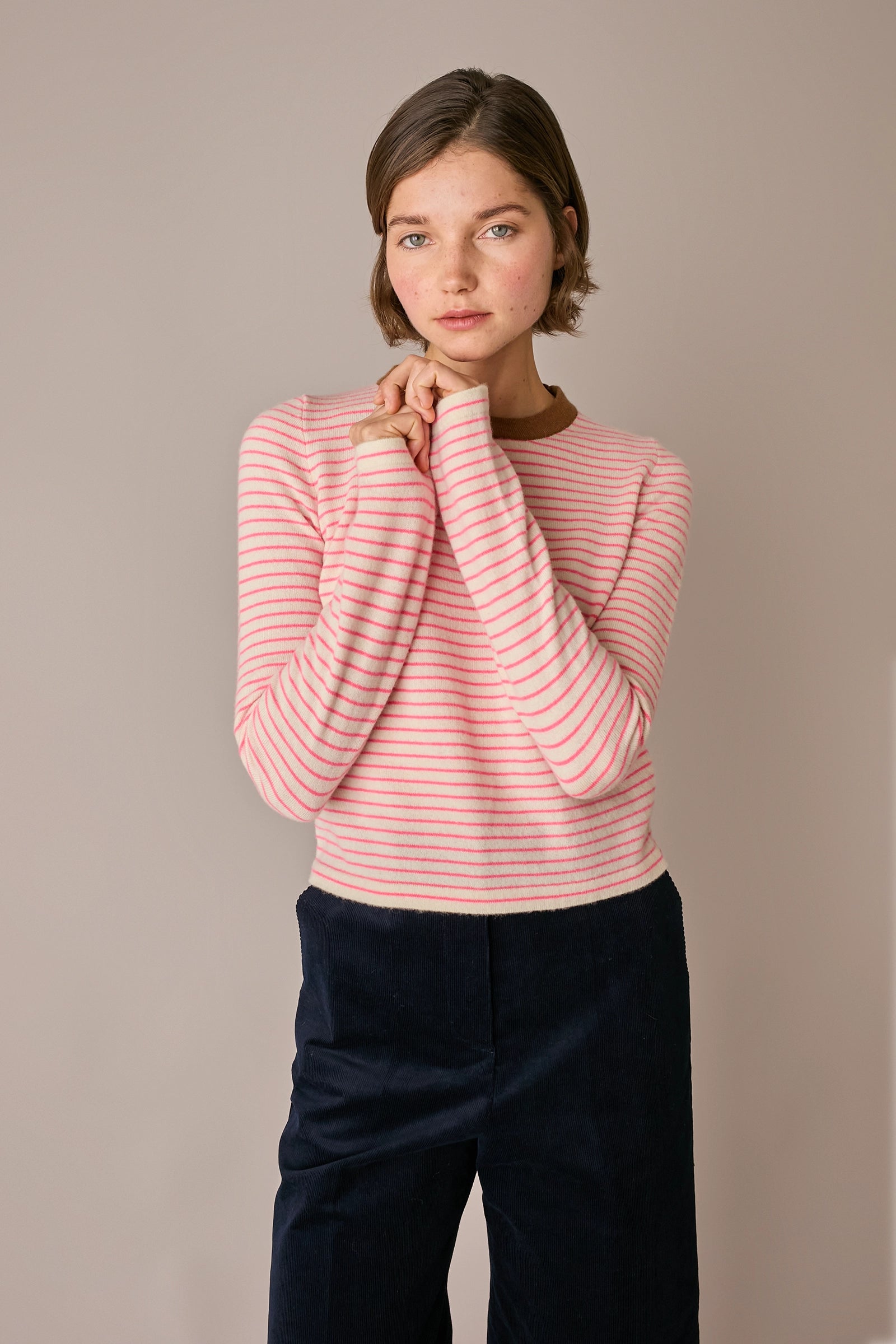 maglia cropped a righe in lana e cashmere fluo - panna