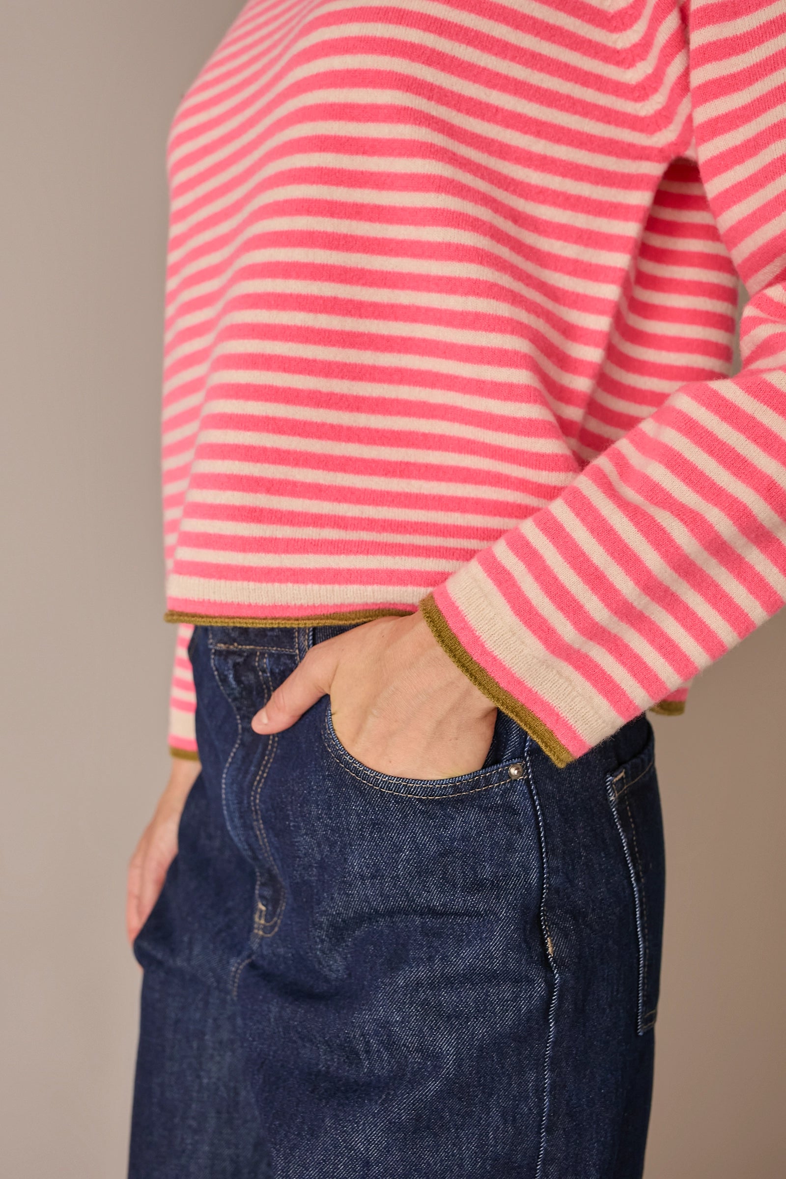 maglia a righe in lana e cashmere, scollo quadrato, fluo - panna