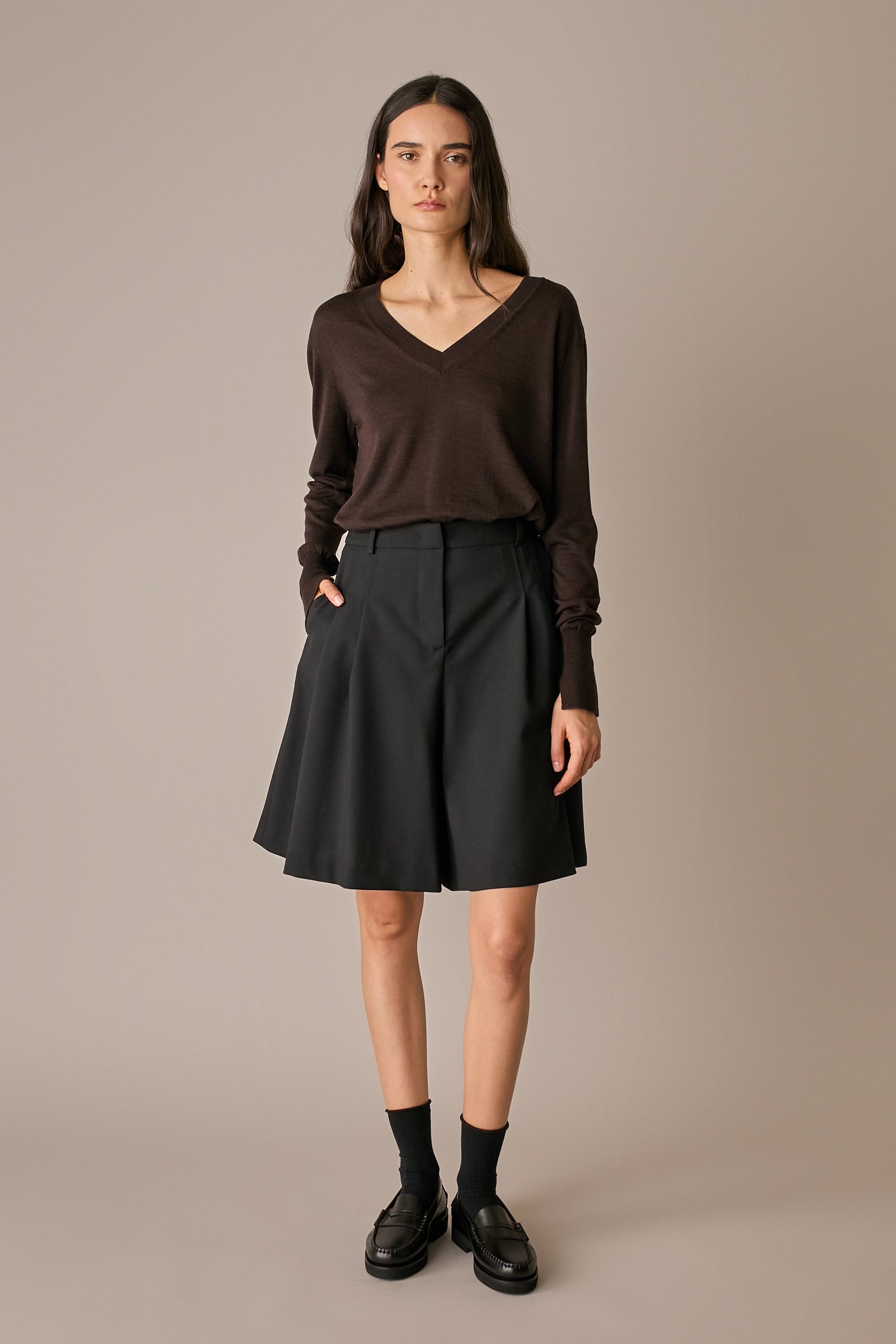 maglia in lana e seta con scollo a v testa di moro, made in italy