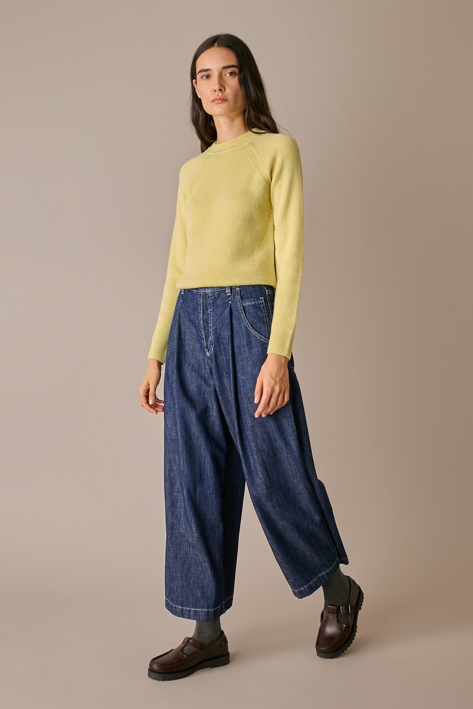 maglia a costine con maniche raglan giallino, made in italy
