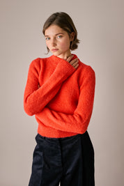 maglia collo a vulcano in alpaca e mohair arancio, collo a vulcano