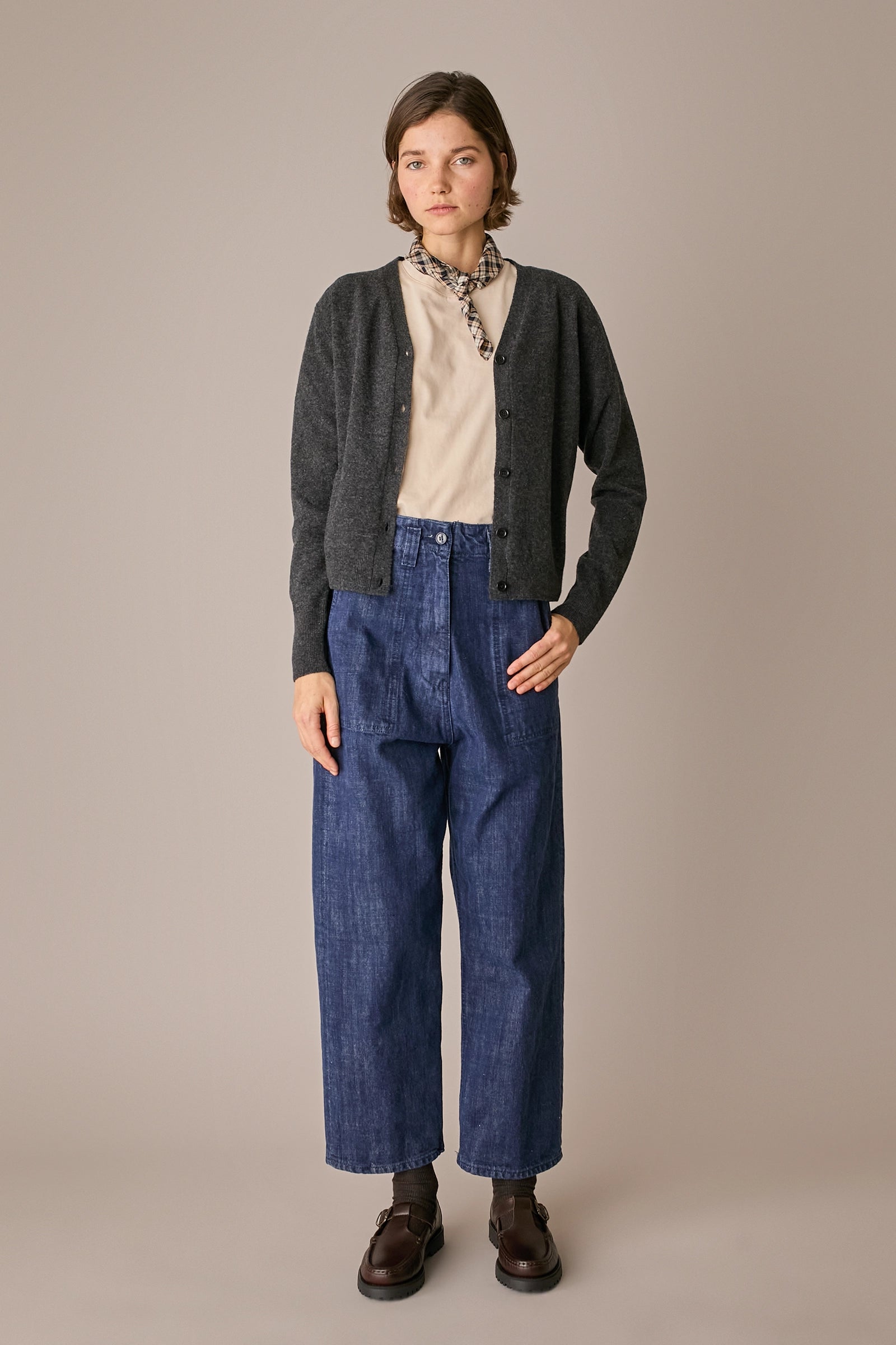 cardigan in lana con scollo a v antracite, spalle scese