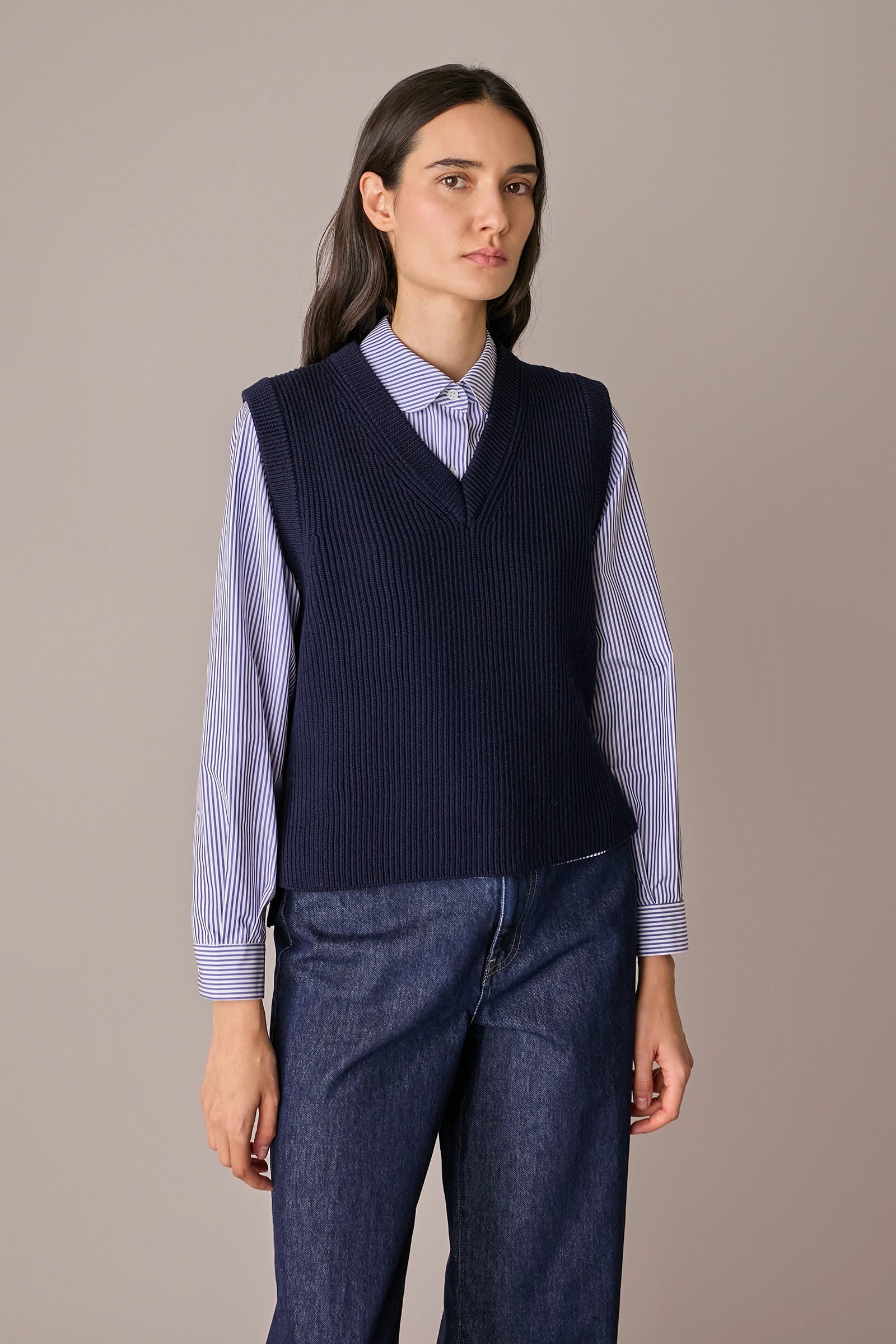 gilet con scollo a v in lana a costine blu navy, spacchi laterali