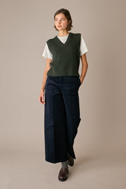 gilet con scollo a v in lana a costine verde bosco, spacchi laterali